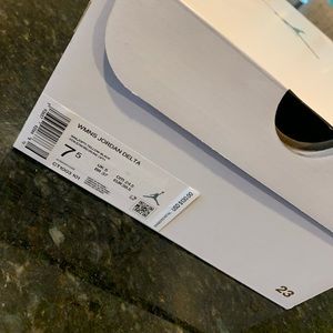 Womens size 7.5 Nike Jordan Delta